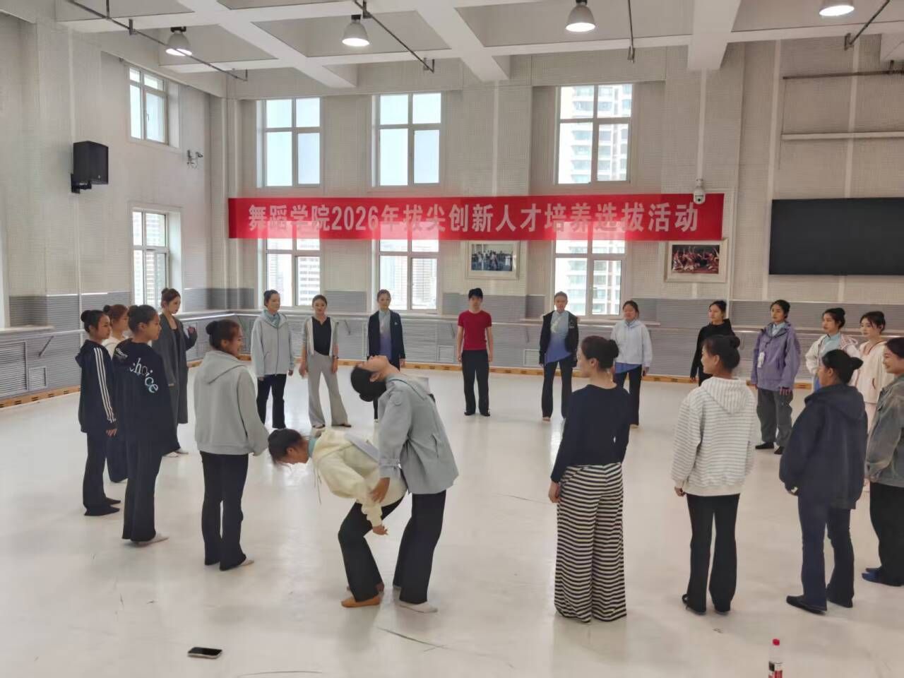 舞心觉知 悦纳自我——舞蹈学院举办舞蹈疗愈深度体验活动