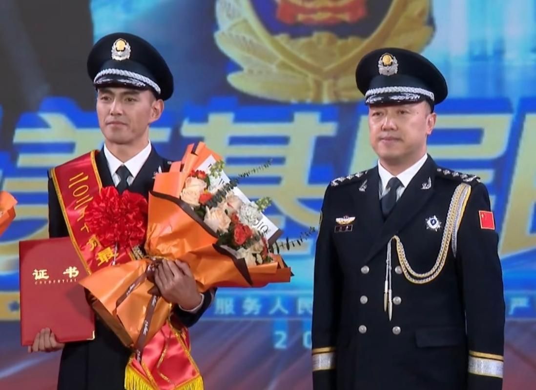 我校2014届校友旦知刀杰入选2025“最美基层民警”名单