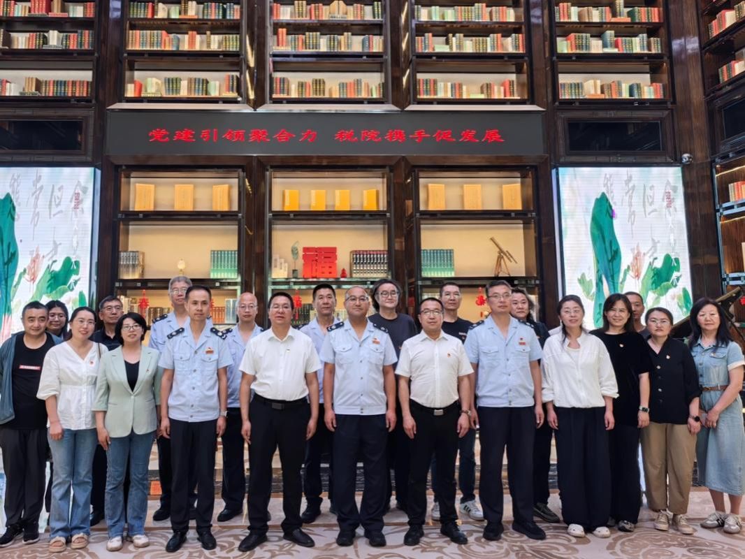 西北民族大学美术学院党委与兰州高新区税务局党委联合开展主题党日活动