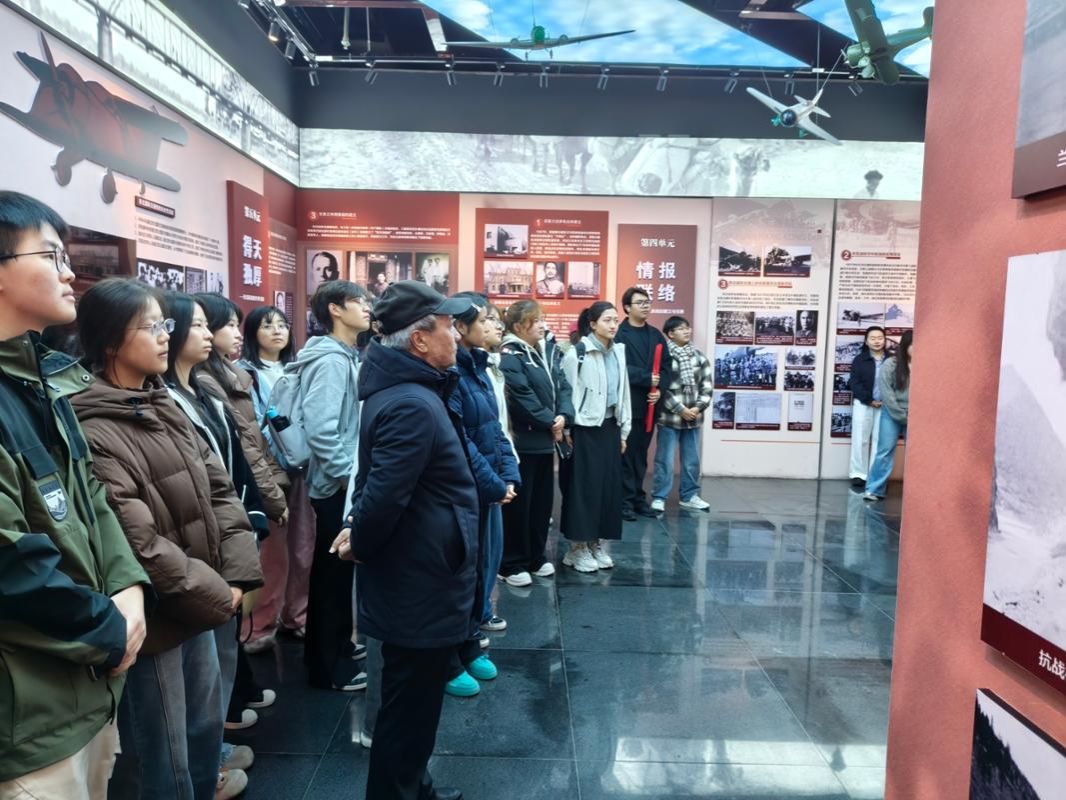 新生入党启蒙教育系列活动——参观八路军办事处