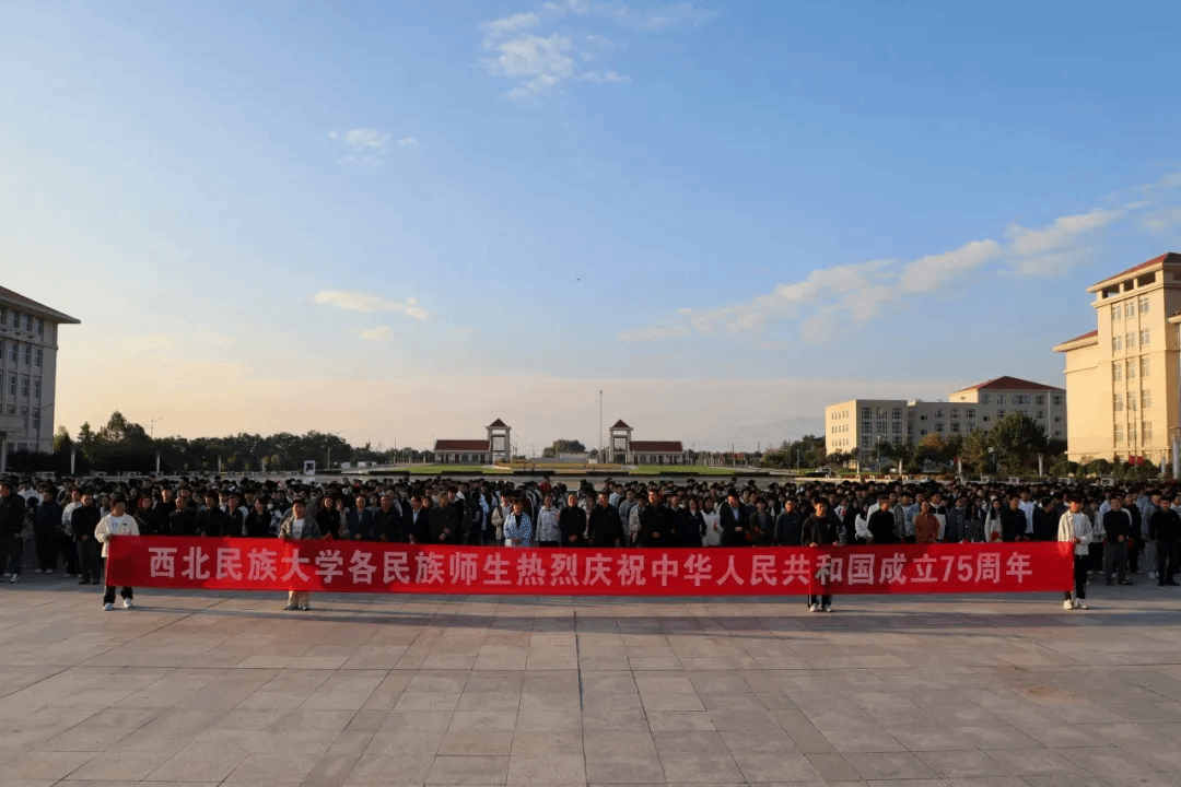 “国旗天天升 国歌天天唱”活动
