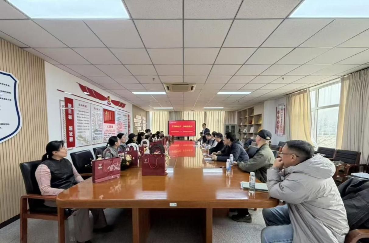 “卓然而立，自成光芒...