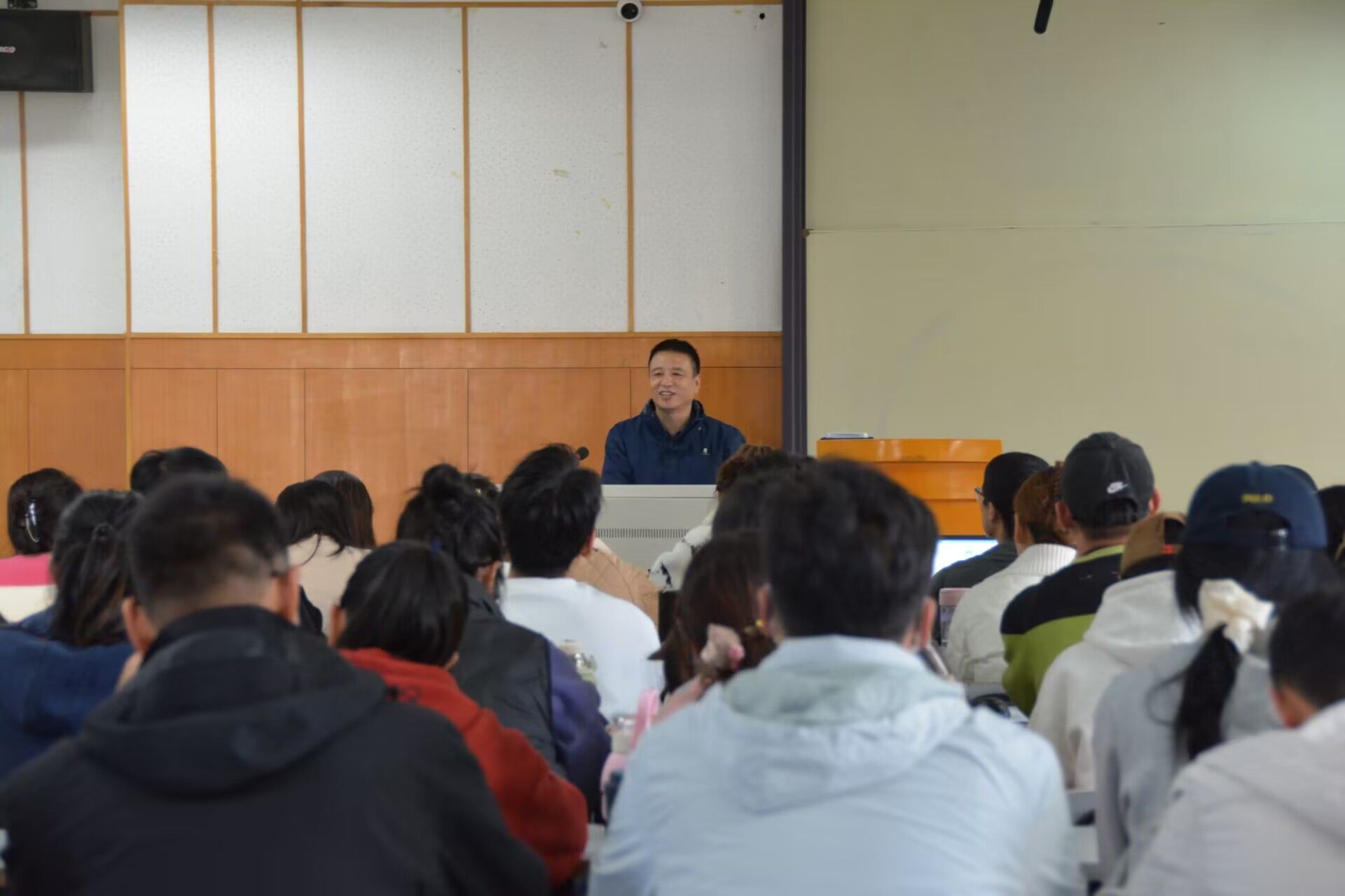 西北师范大学马俊峰教授来我院做学术报告
