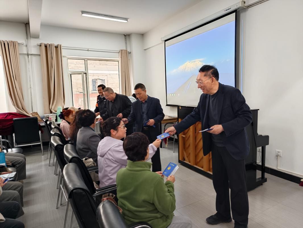 网络安全“不退休” 银龄生活更安心——学校举办离退休教职工反诈宣传教育活动