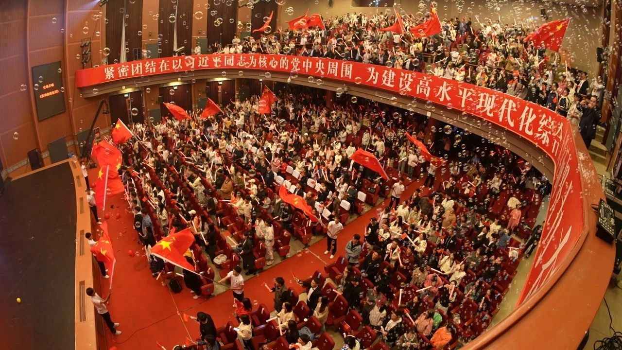 共庆祖国75周年华诞 共迎民大2024级新人