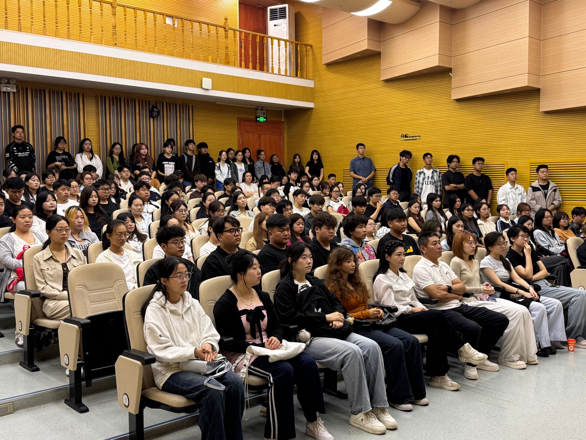 新生见面会2.jpg