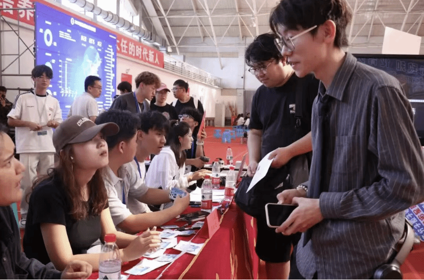 化工迎新——以分子式写就新章