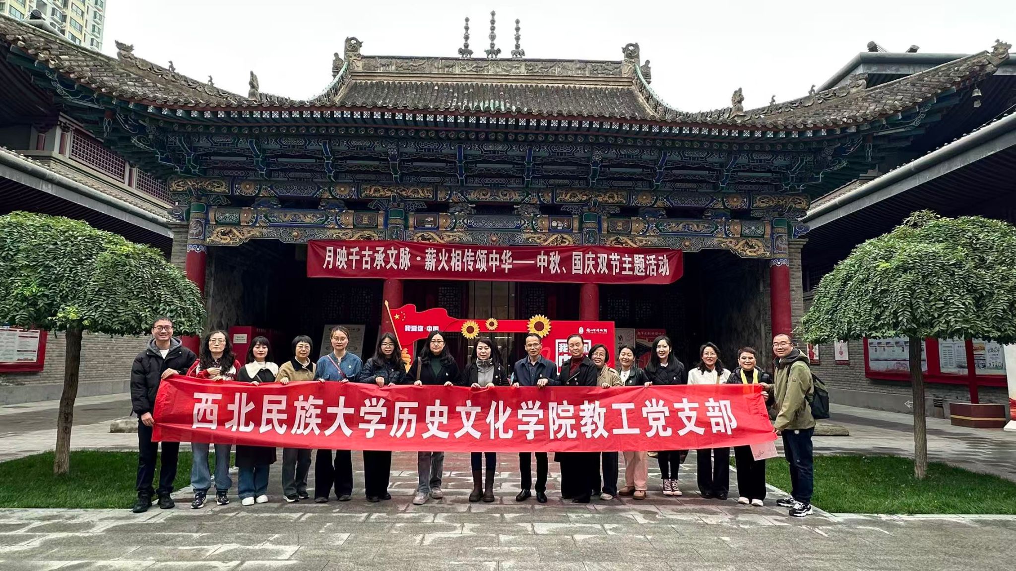 “观兰博品历史底蕴，看影片铸爱国初心”  ——历史文化学院教工党支部开展特色主题党日活动