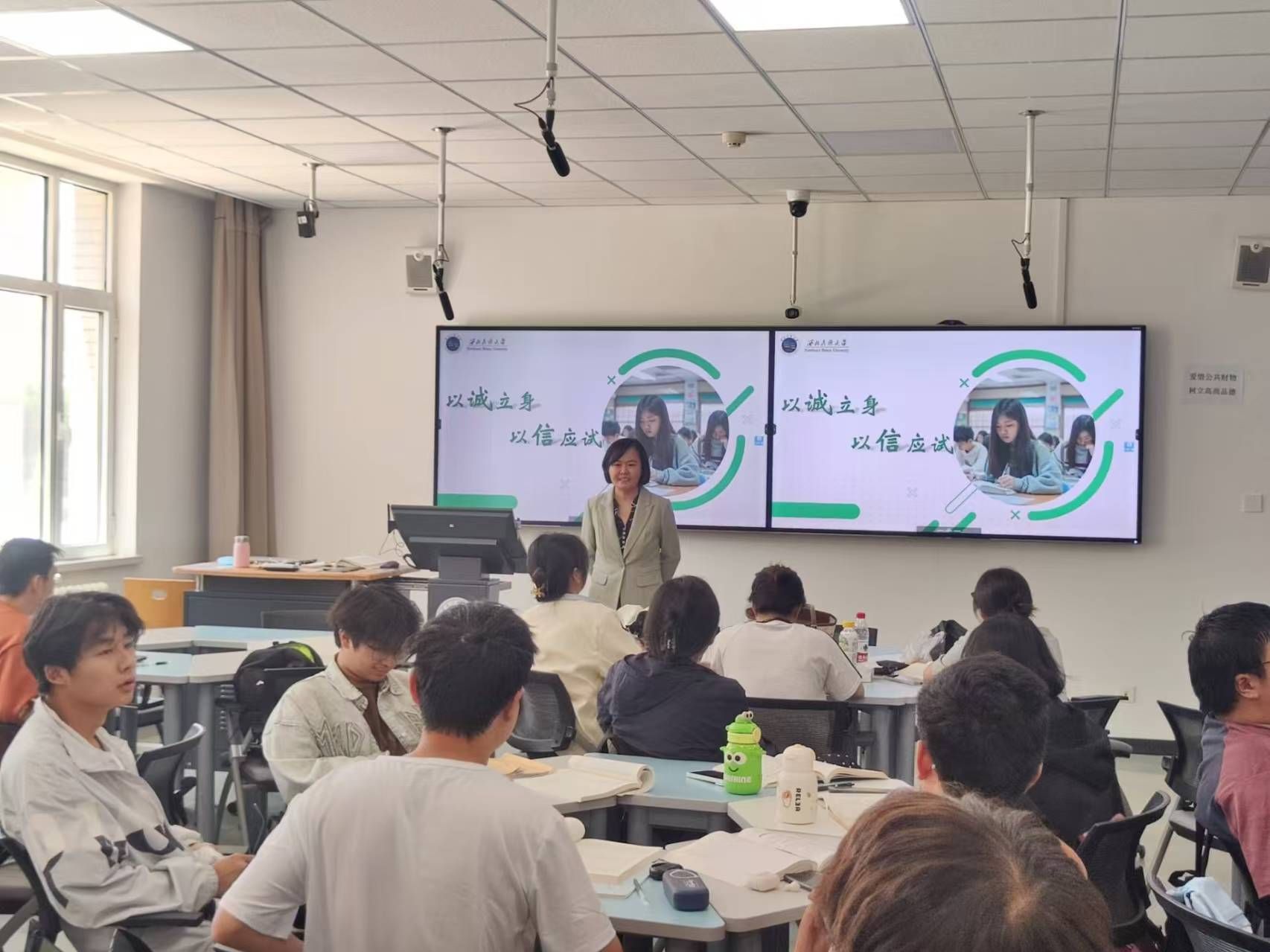 化工学院开展“以诚立身，以信应试”主题班会