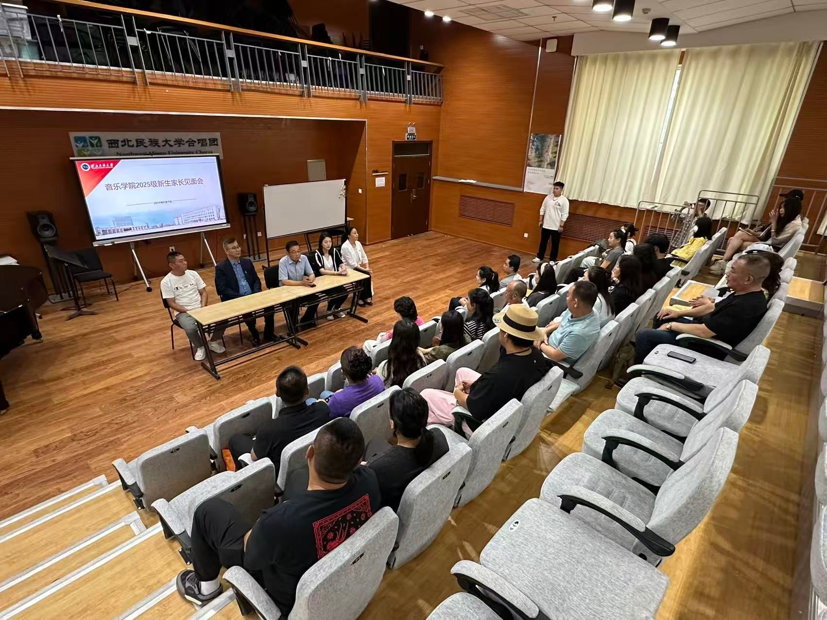 家长见面会2 2025.9.7.jpg