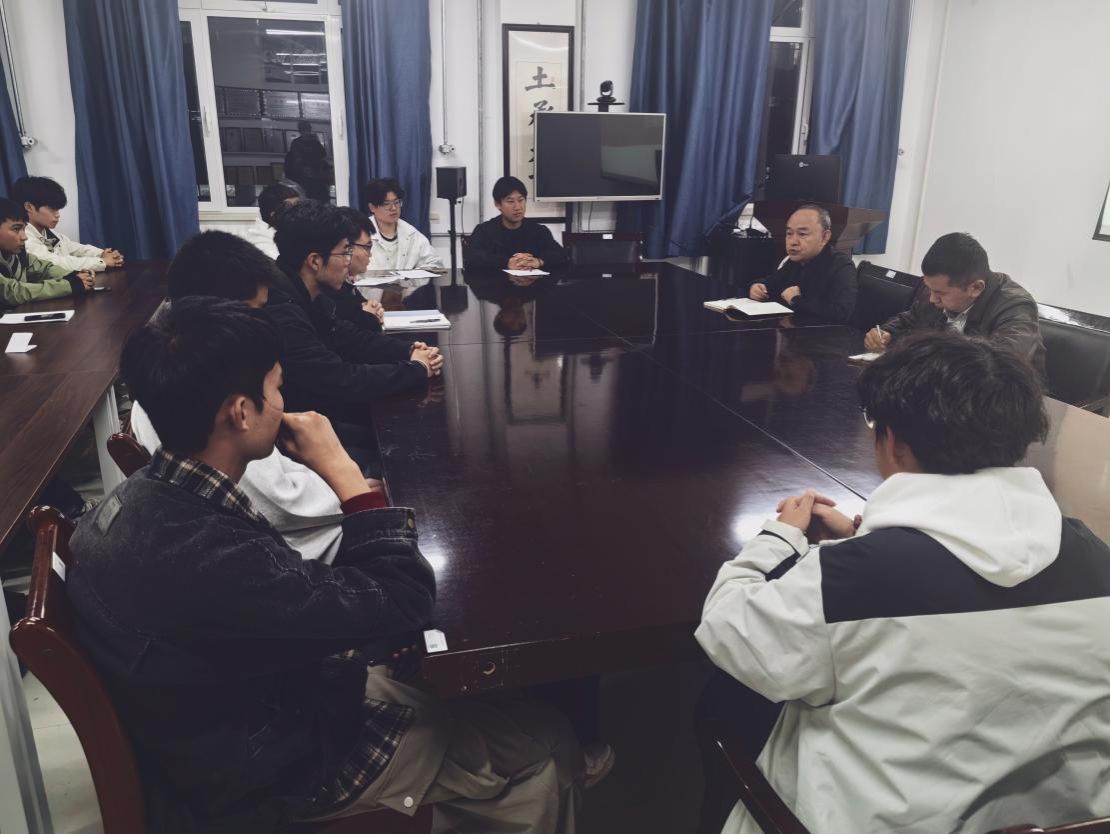 倾听新声助成长 严明纪律筑根基 — 土木工程学院召开 2025 级新生座谈会